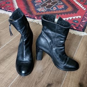 Catherine Malandrino Leather boots fur wool lined chunky heel